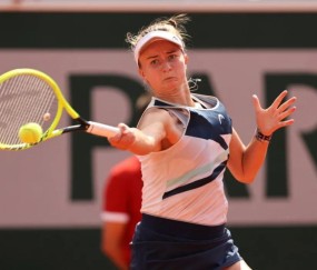  克雷吉茨科娃双误送赛点，奇迹般实现翻盘