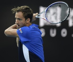  西西帕斯单反绝技频现，力克强敌晋级八强