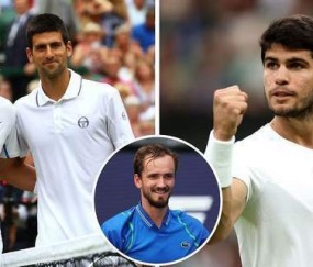  梅德韦杰夫直落三盘卫冕成功