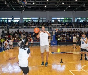  篮球明星慈善赛传递正能量