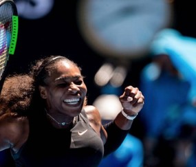  费德勒告别赛引泪目，球迷致敬传奇时刻