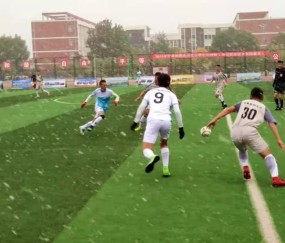  校园足球联赛开幕，青春激情点燃绿茵  