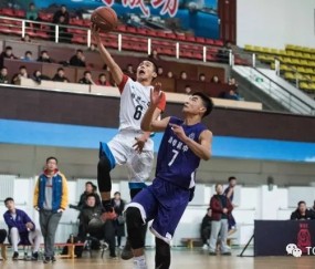  高中篮球联赛半决赛，北京四中险胜上海中学