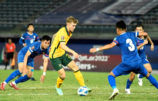  边路传中精准制导，高中锋头顶建奇功