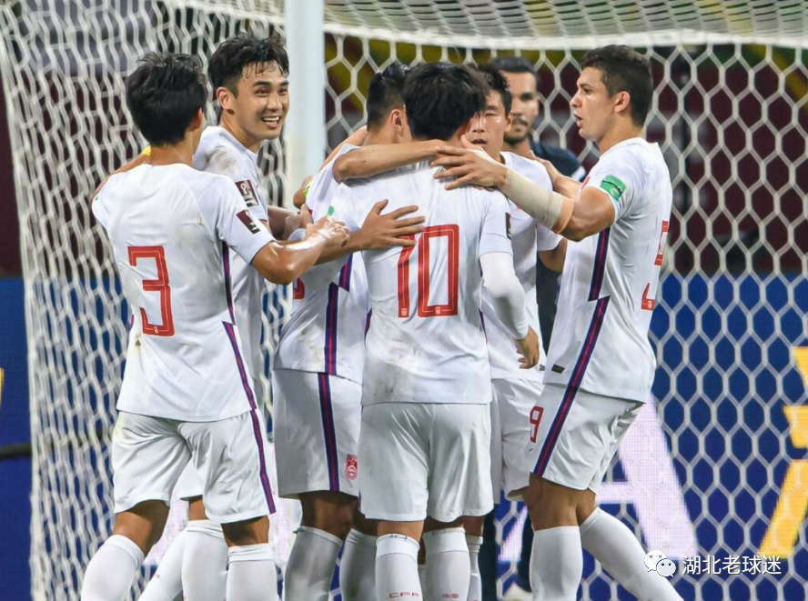  国足世预赛关键战惜败韩国队