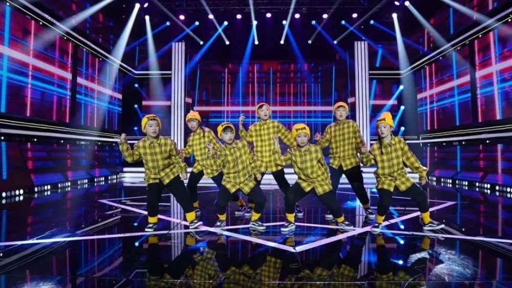  青年联赛启幕，新生代球员展风采