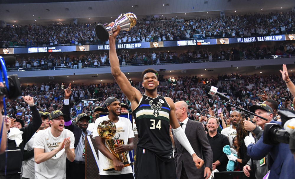  电竞新秀锋芒毕露斩获赛季首冠