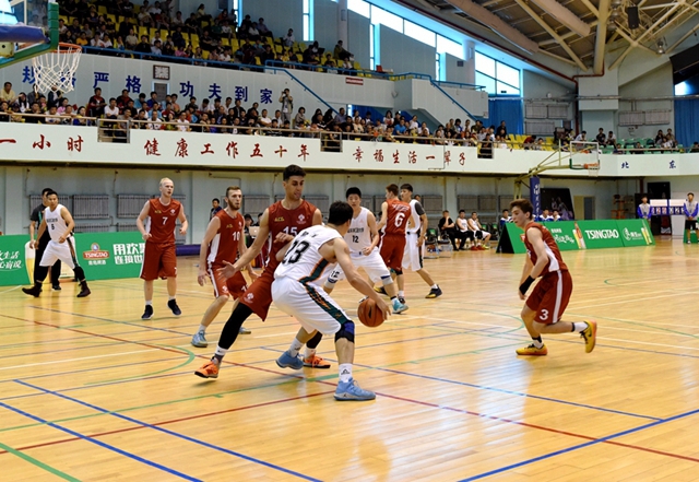  篮球友谊赛促进交流，跨国对决增进友谊