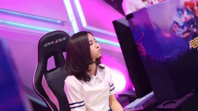  电竞主播人气爆棚带动粉丝经济