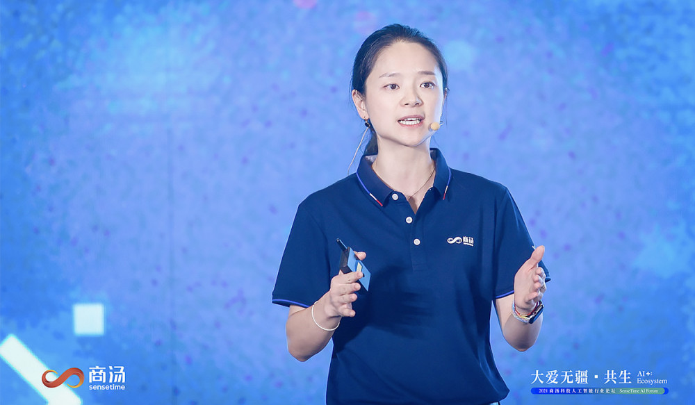  电竞明星跨界合作，多元联动拓展行业边界领域