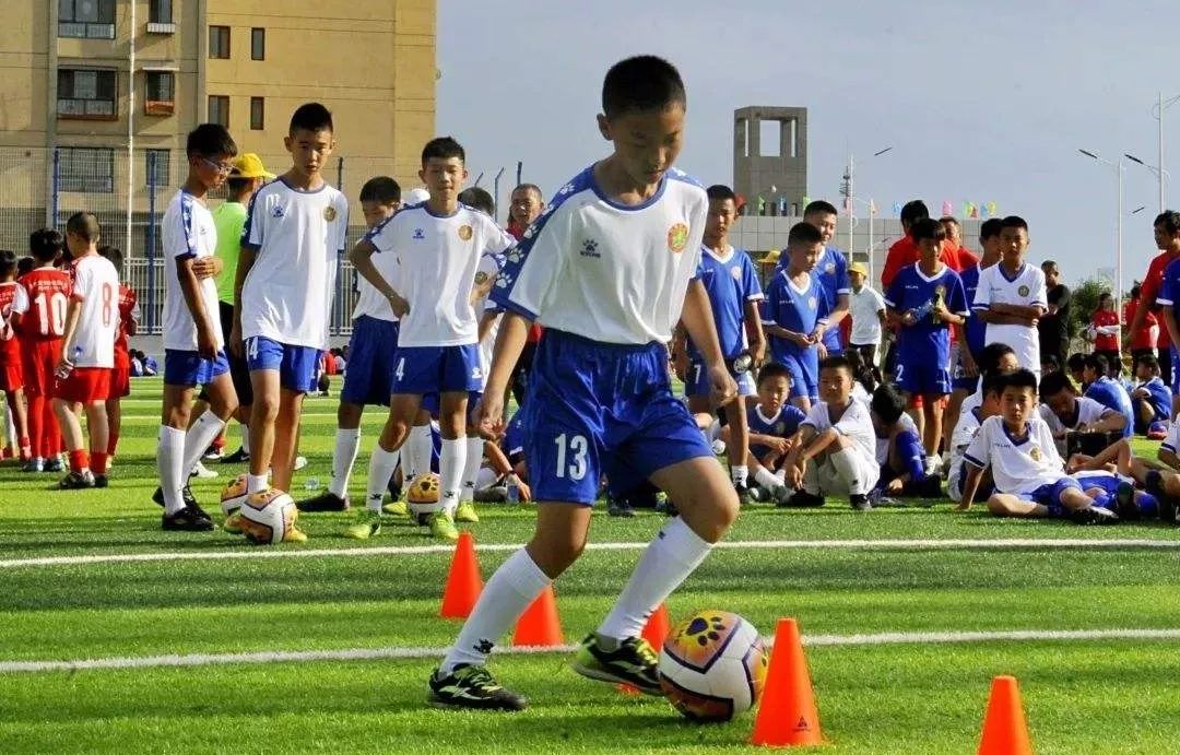  球星公益走进校园，篮球梦想照亮少年未来