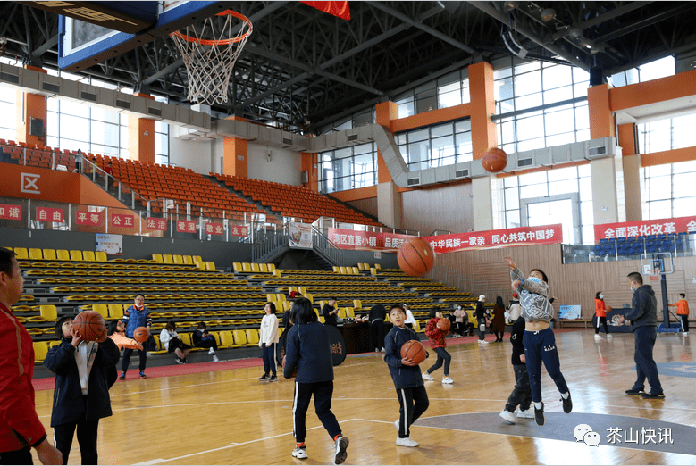  篮球场馆设施升级，观赛体验全面提升