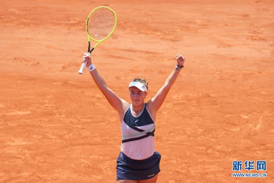  克雷吉茨科娃法网黑马一黑到底