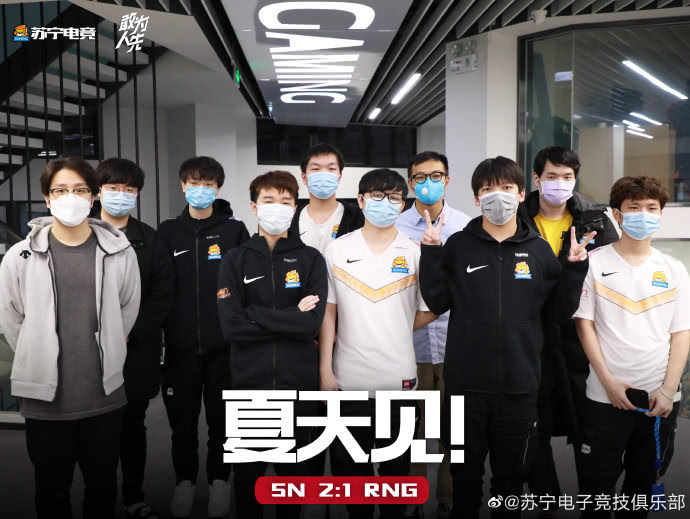  电竞战队逆风翻盘勇夺联赛桂冠