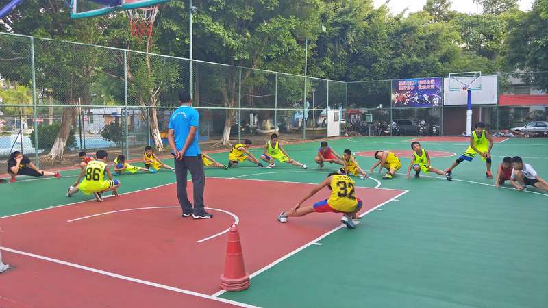  篮球训练营火热开营，专业指导助力成长